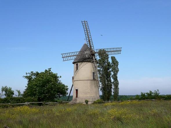 Moulin A Vent Le Champ Du Trail Villa Saint-Cyr-des-Gats Екстериор снимка